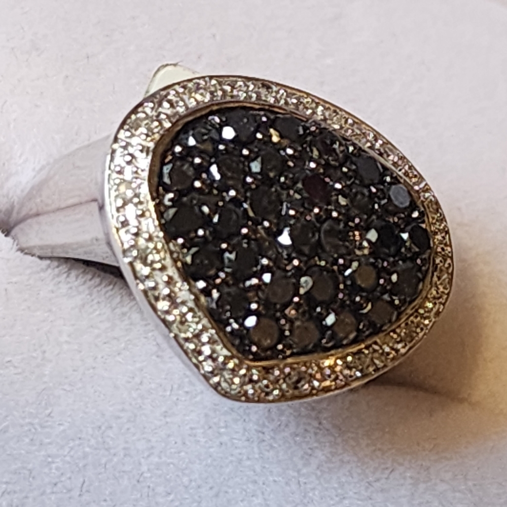 10k karat white gold black and clear diamond ring size 6 retails for ove… - Picture 2 of 7
